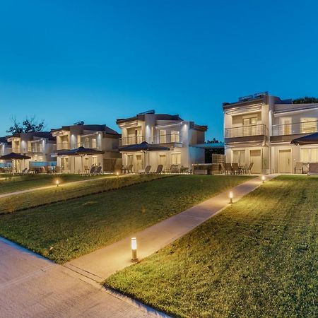 V Luxury Apartments Posidi מראה חיצוני תמונה