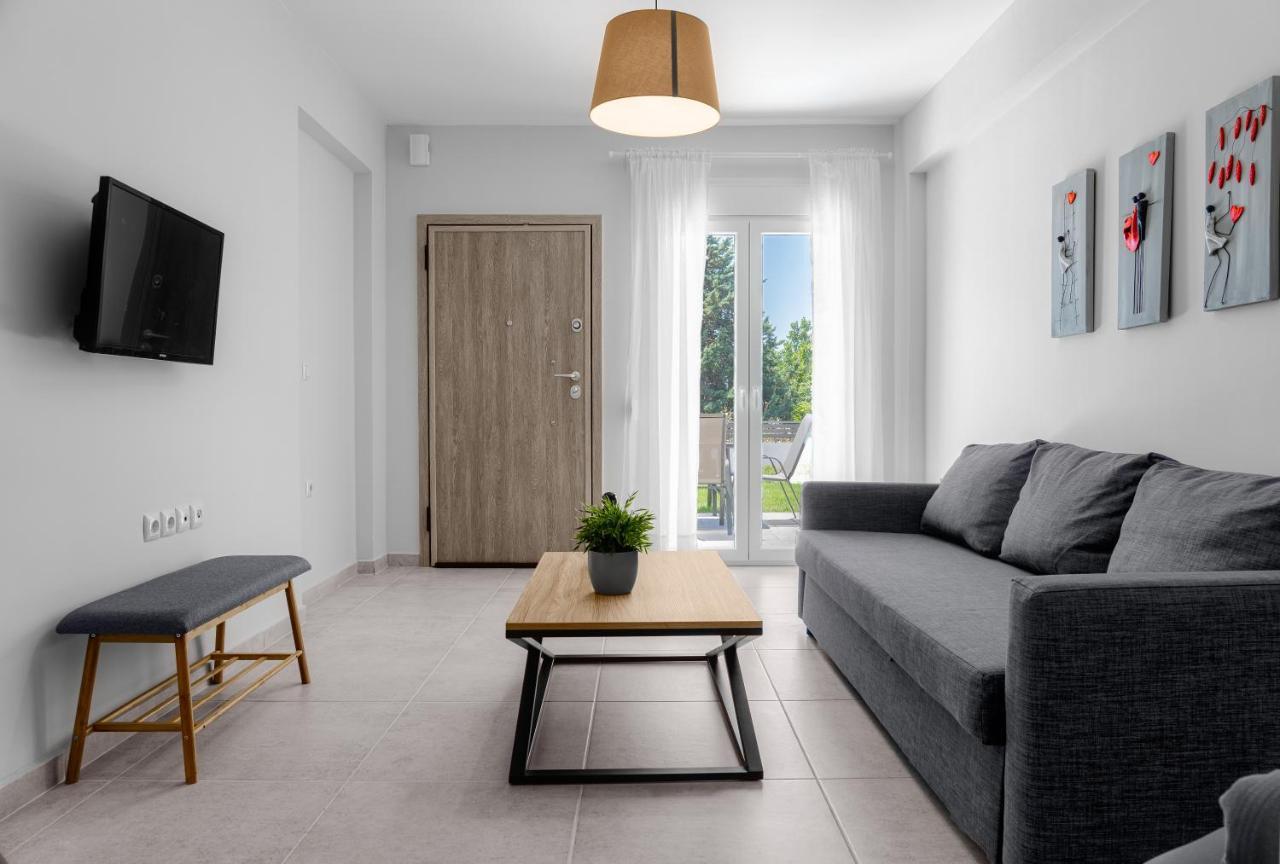 V Luxury Apartments Posidi מראה חיצוני תמונה