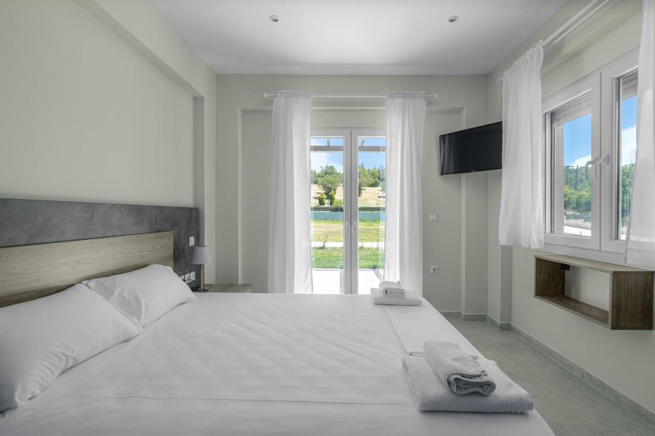 V Luxury Apartments Posidi מראה חיצוני תמונה