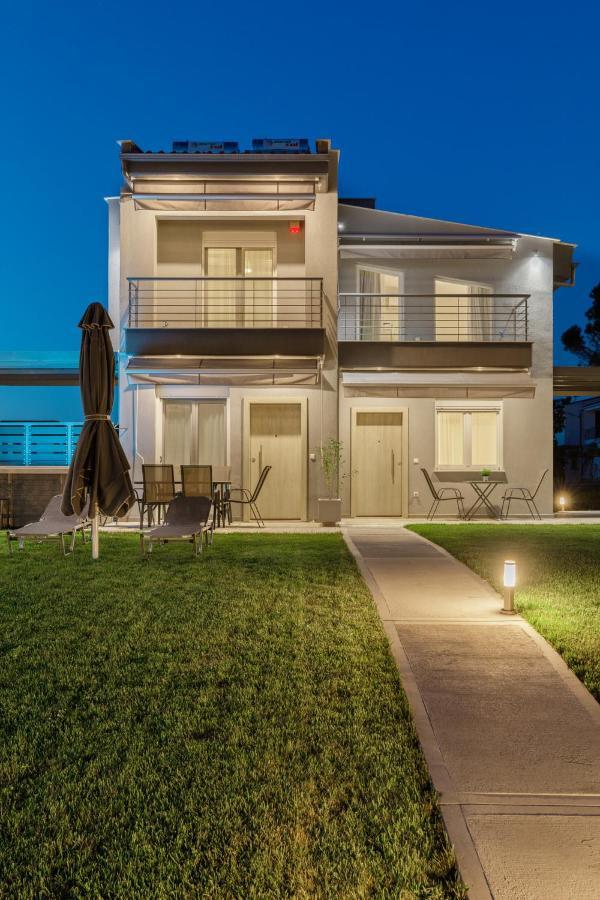 V Luxury Apartments Posidi מראה חיצוני תמונה