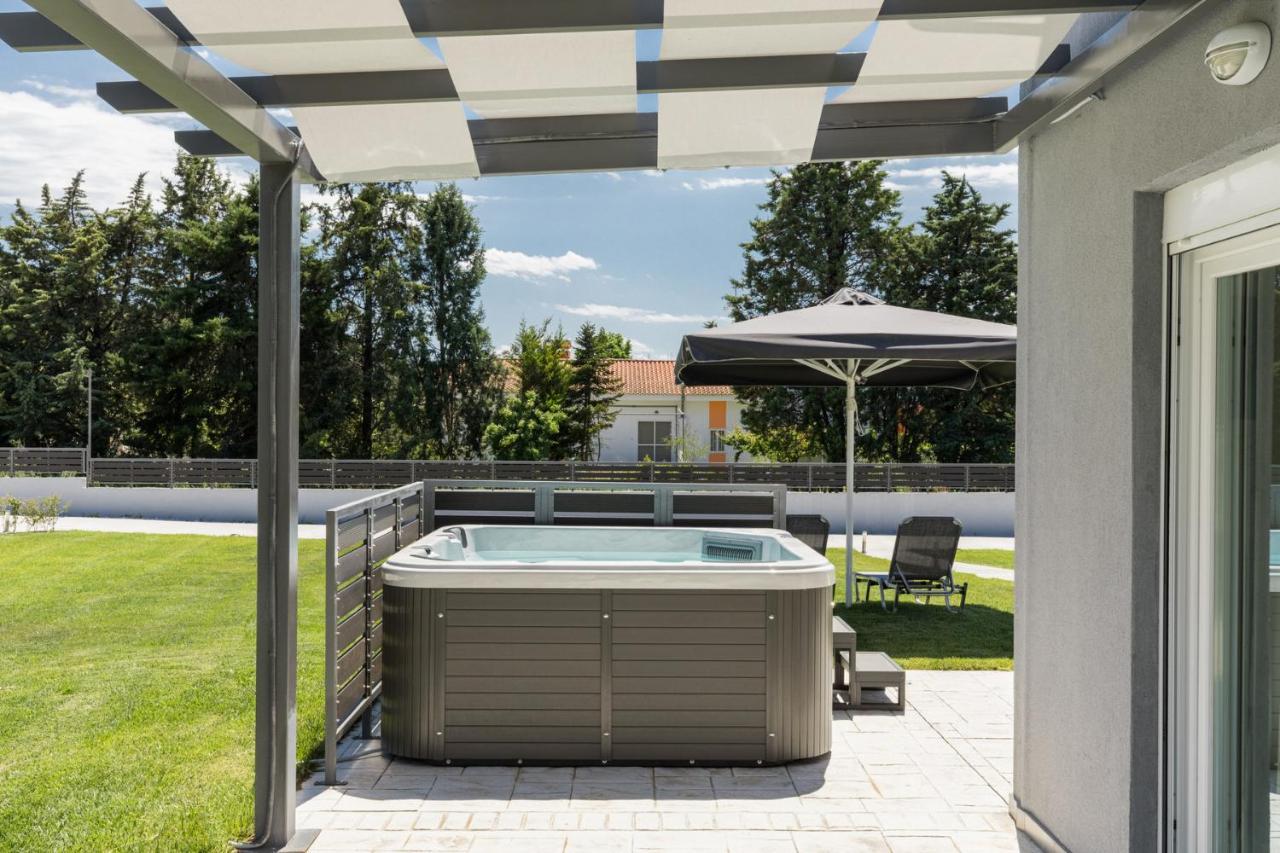 V Luxury Apartments Posidi מראה חיצוני תמונה