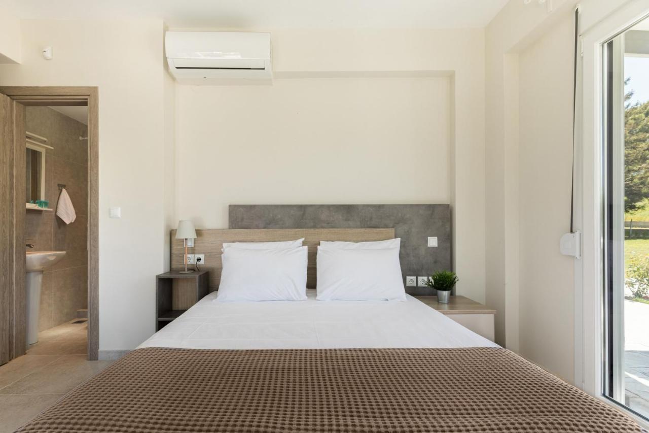 V Luxury Apartments Posidi מראה חיצוני תמונה