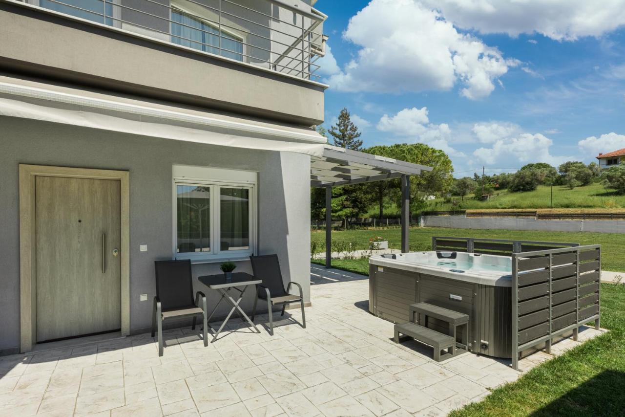 V Luxury Apartments Posidi מראה חיצוני תמונה